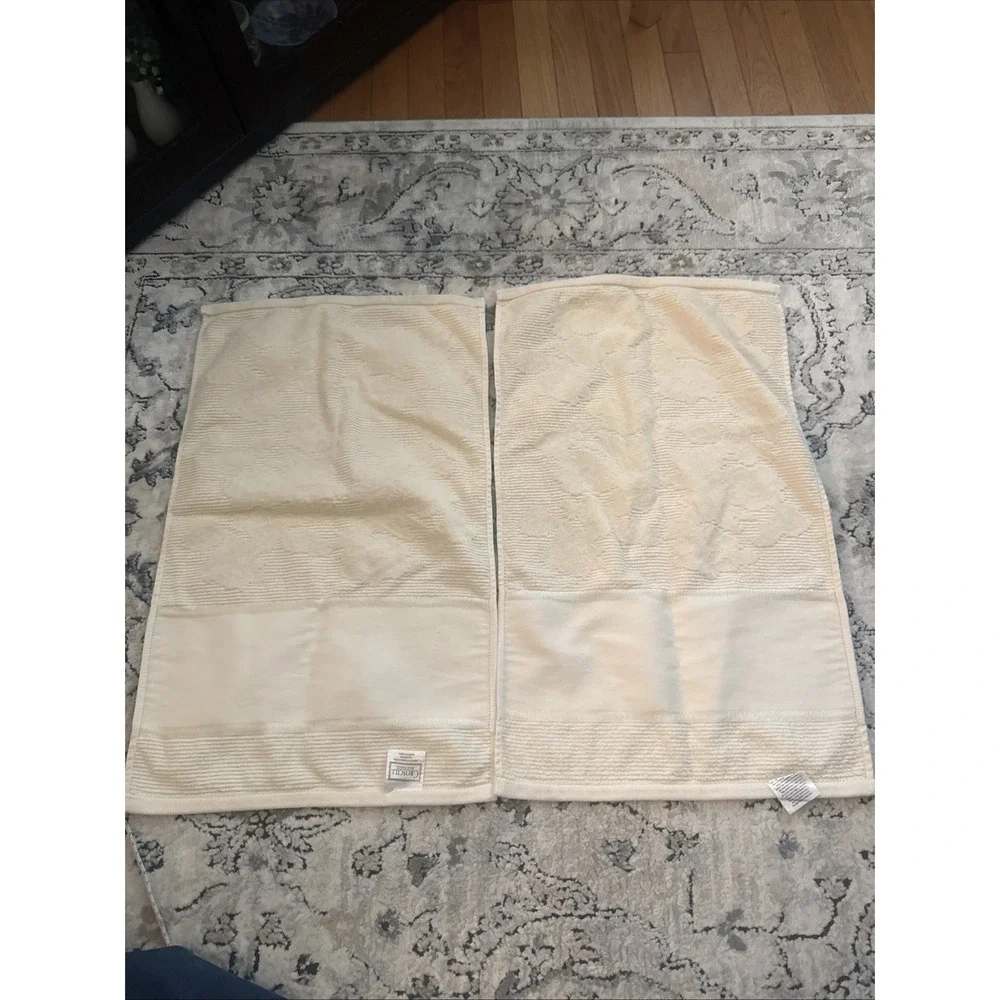 CROSCILL Home Fashions 2 Hand Towels Cotton Floral Decorative Mint condition